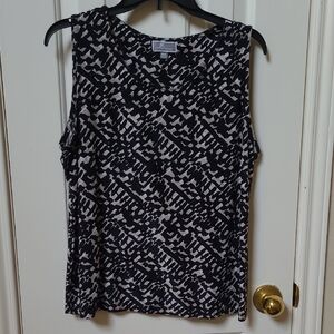 Women's Black and Tan Patterned Top